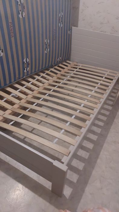 Двуспальная кровать с матрасом