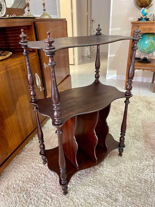 Móveis de apoio antigos e vintage com e sem gavetas