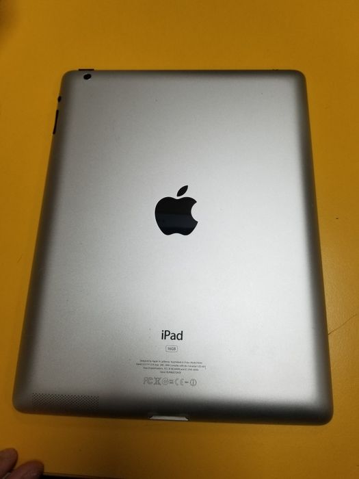 Продам ipad 3 retina экран в хорошем состоянии