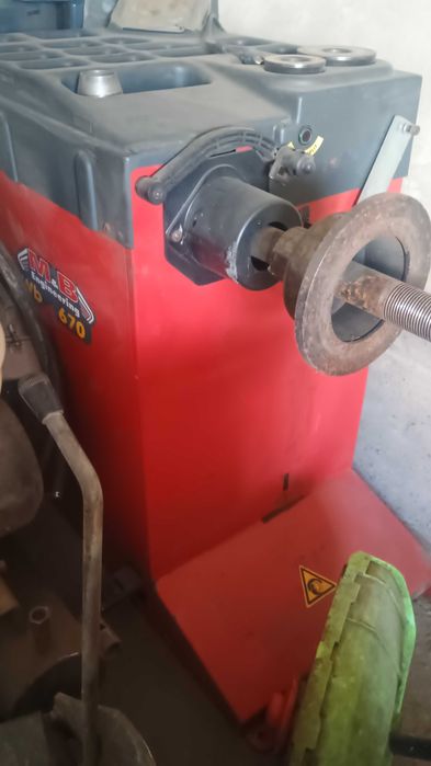 Шиномонтажні станки 3 шт, обладнання