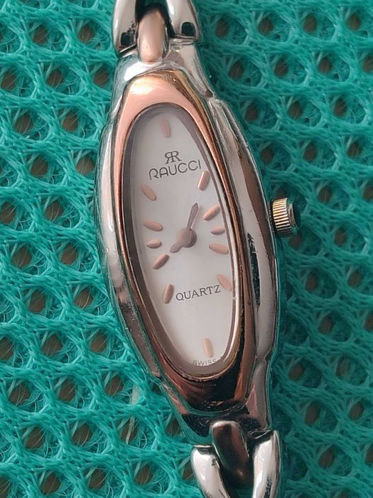 Продам  жіночий годинник Raucci  (Швейцарія)
