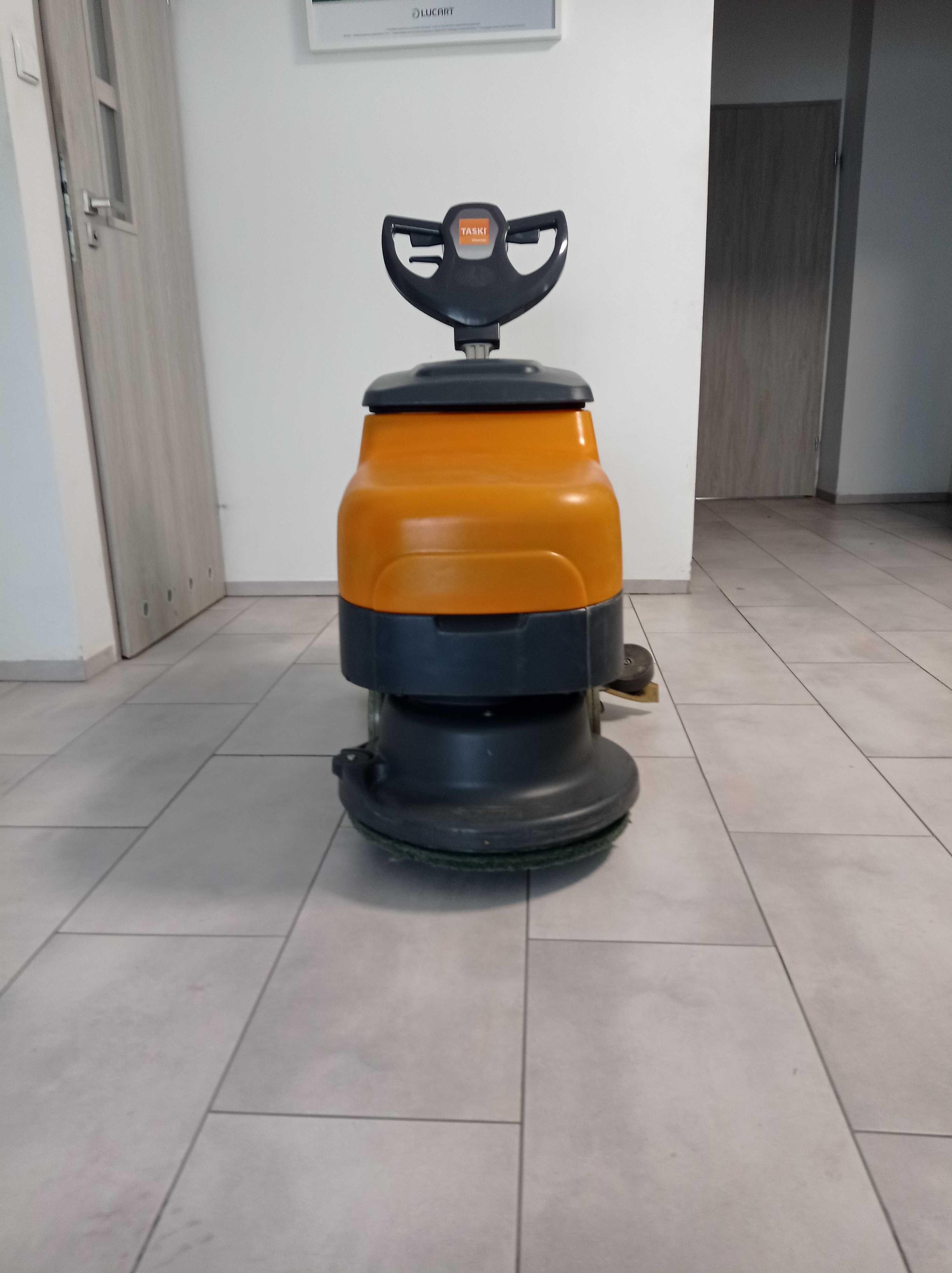 Szorowarka/ maszyna czyszcząca Taski Swingo 455B