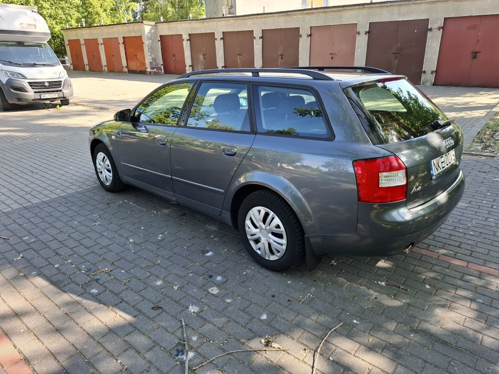 Audi A4 B6 1.6 Mpi Kombi Ładny Stan