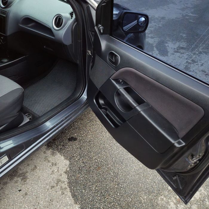 Продам Ford Fiesta в отличном состоянии.