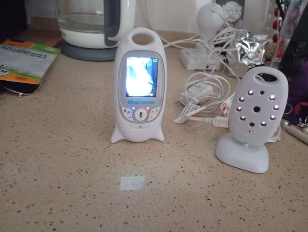 Baby monitor, câmera noturna, microfone, musicas etc