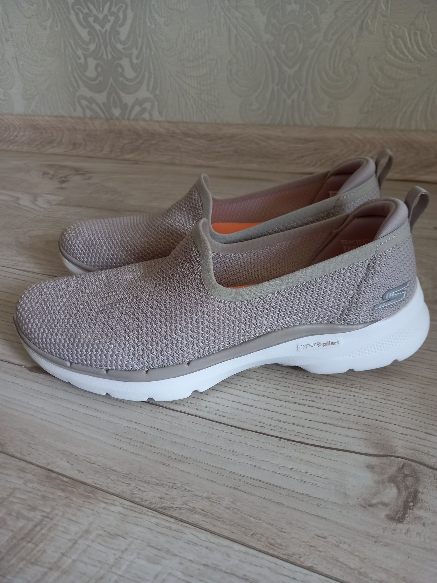 Продам слипоны Skechers