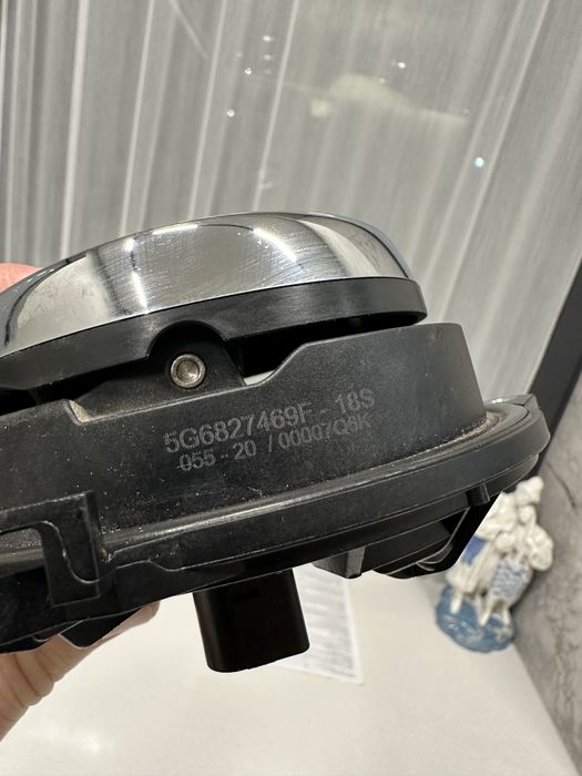 Продам значок з механізмом під камеру Volkswagen