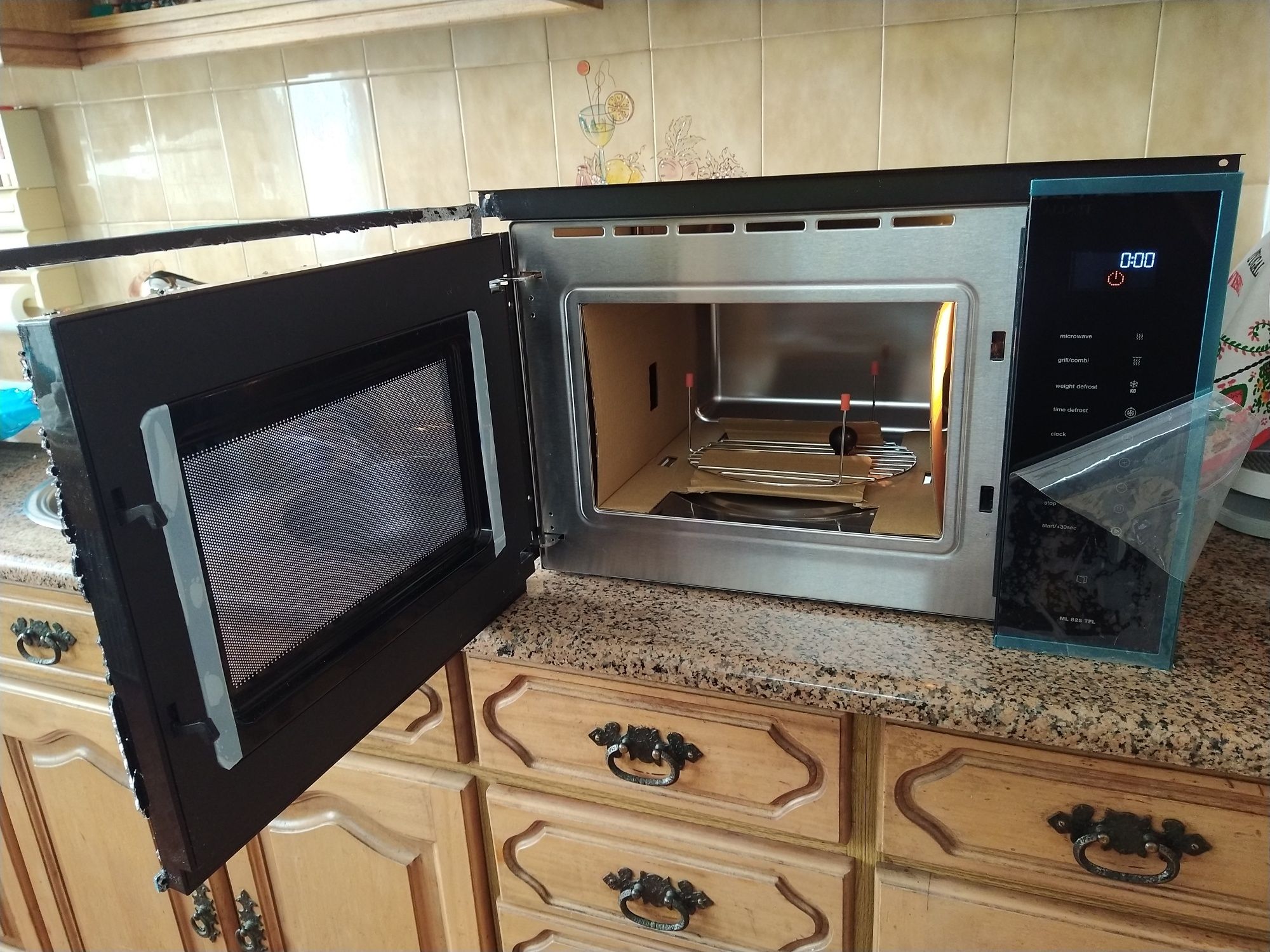 Micro-ondas com grill Teka ML 825 TFL, apartamento cozinha casa quarto