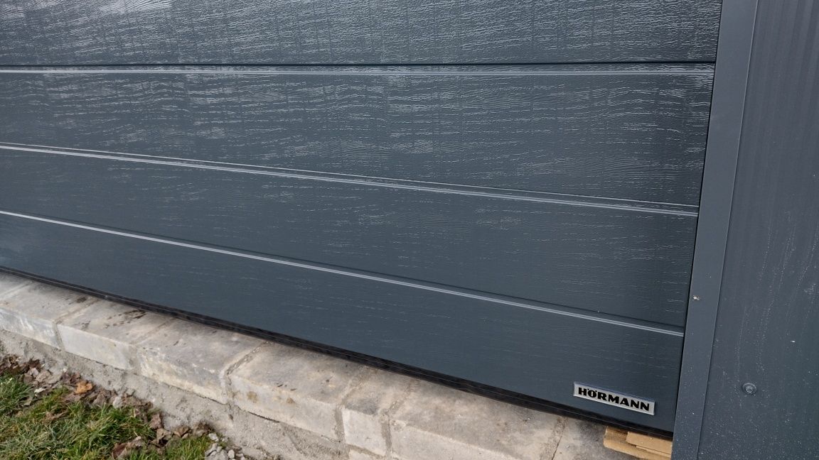 Nowa Brama Hormann 5000 x 2500 antracyt woodgrain segmentowa ocieplona