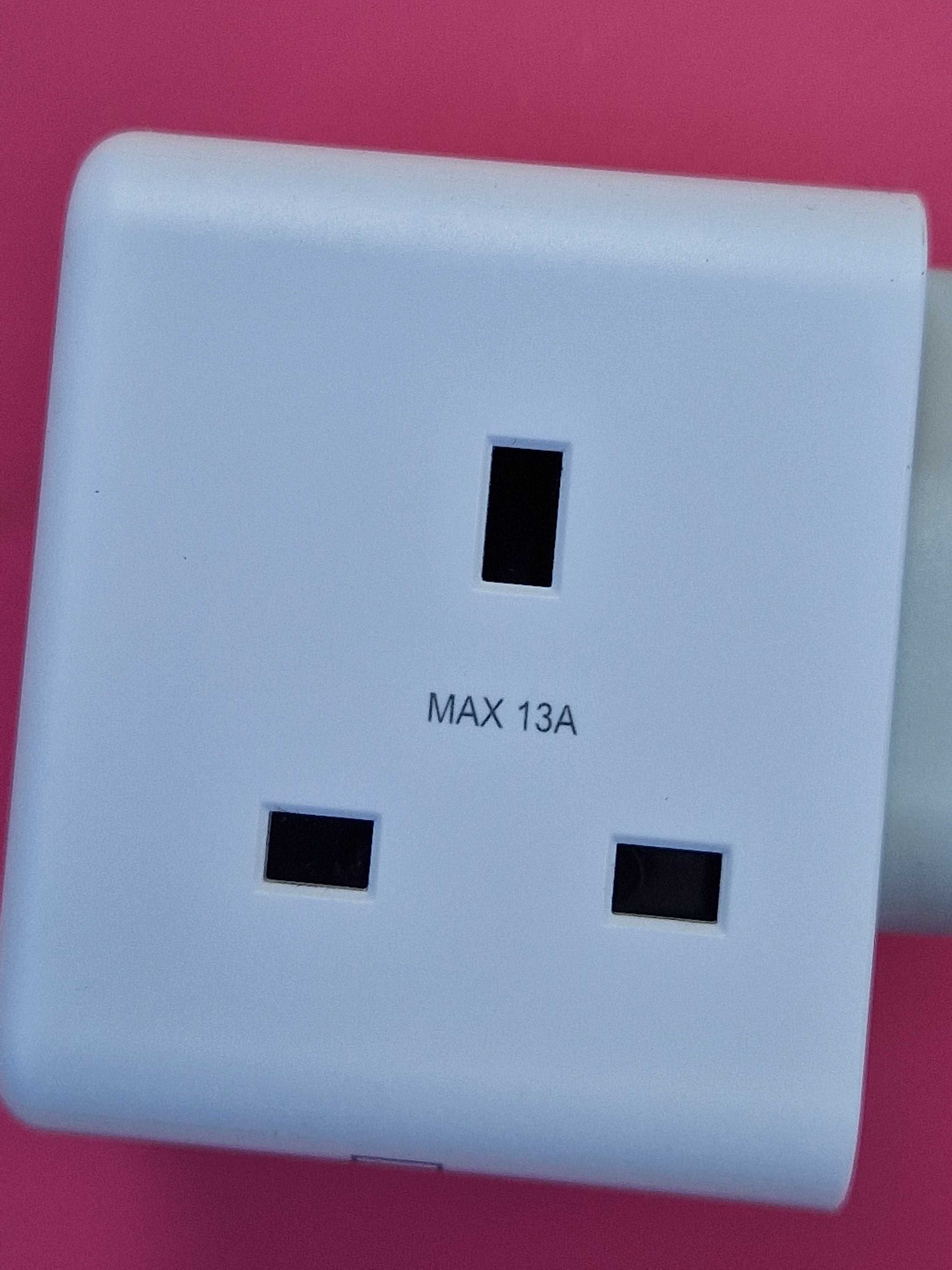 Adapter podróżny TESSAN Worldwide, z 3 portami USB
