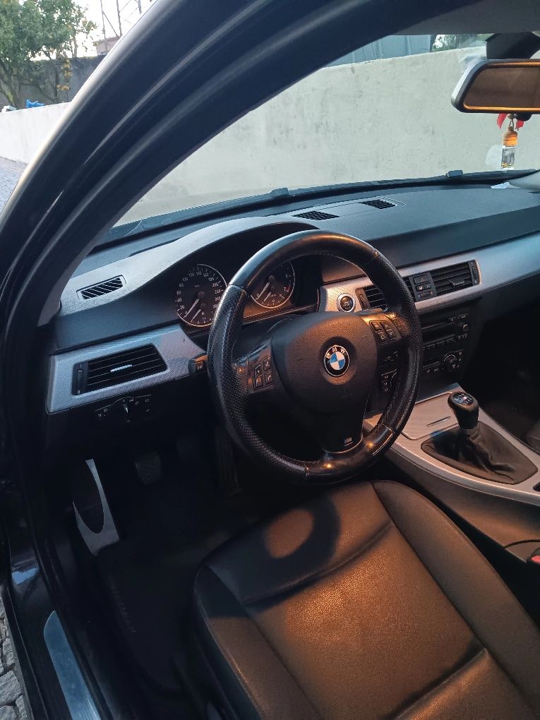 BMW - 320i e90 Sedan