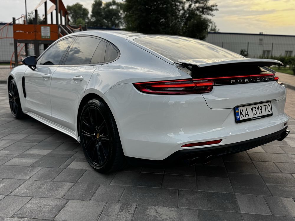 Продам Porsche Panamera 2018