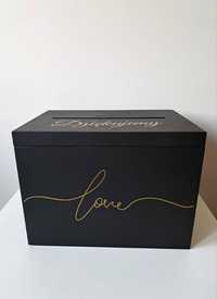 Czarne pudełko na koperty złoty napis Love wesele ślub