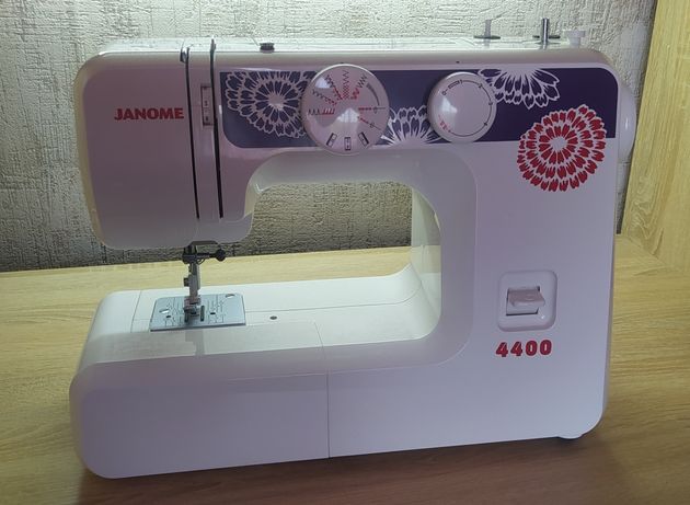 Японская швейная машина 4400 Janome(б/у в идеальном состоянии)