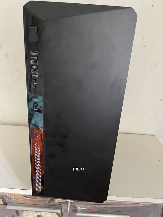 Torre gaming e teclado razer com rato