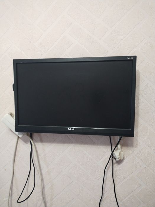 Телевизор bbk б/у маленький