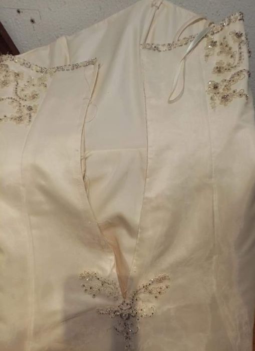 Vestido feito por uma estilista. Muito bonito