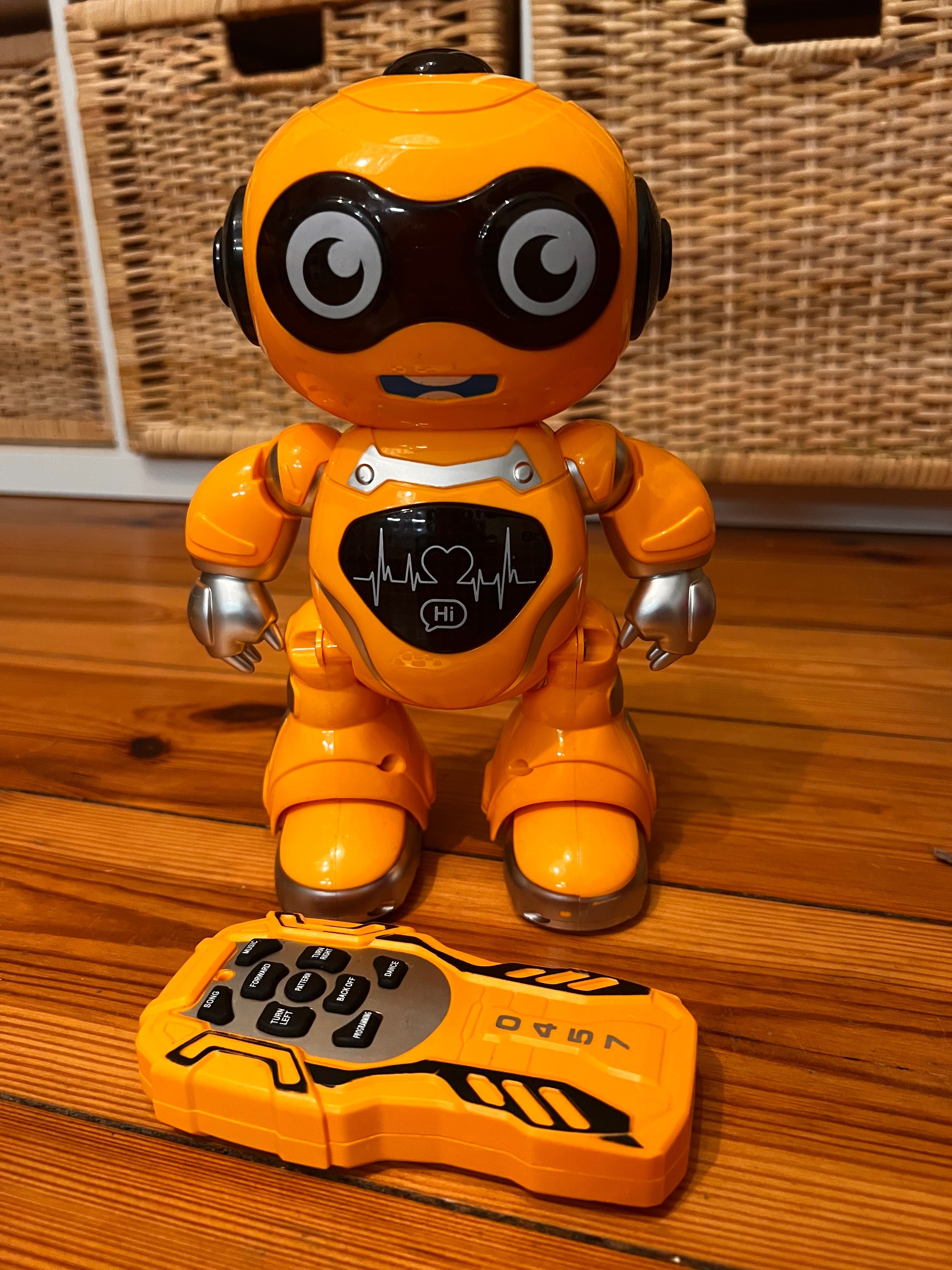 Robot zdalnie sterowany z pilotem