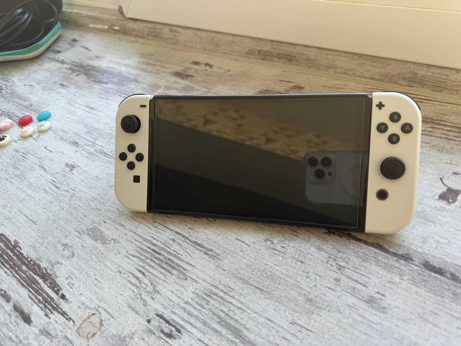 Продаю Nintendo Switch OLED(НЕ ПРОШИТИЙ)