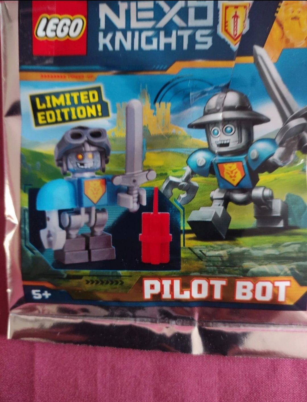 LEGO Nexo knights Pilot Bot + broń