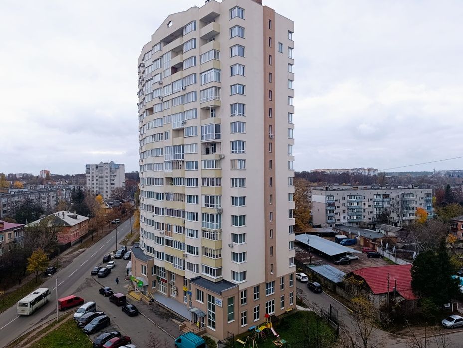 Продам квартиру по вул Чорновола 15. Центр.