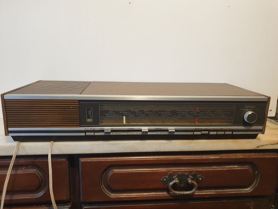 Excelente rádio vintage SABA DE LUXE à trabalhar