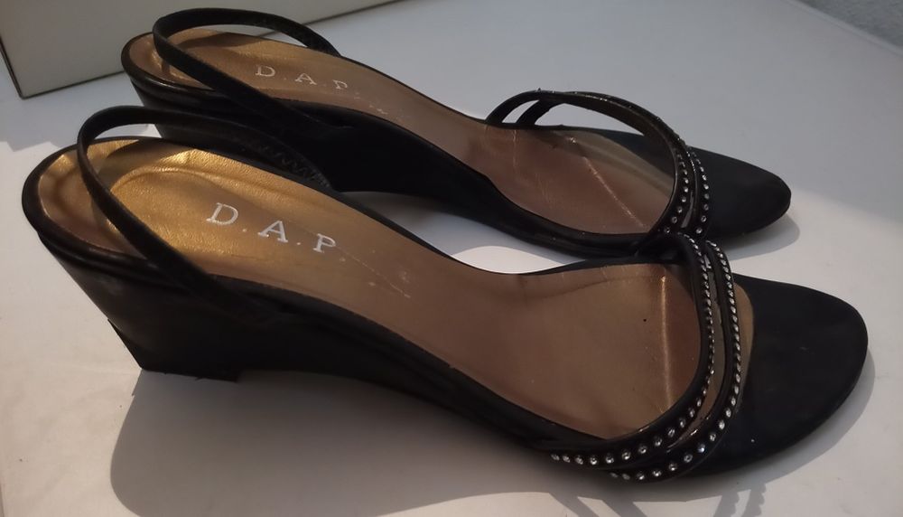 Sandálias e sapatos