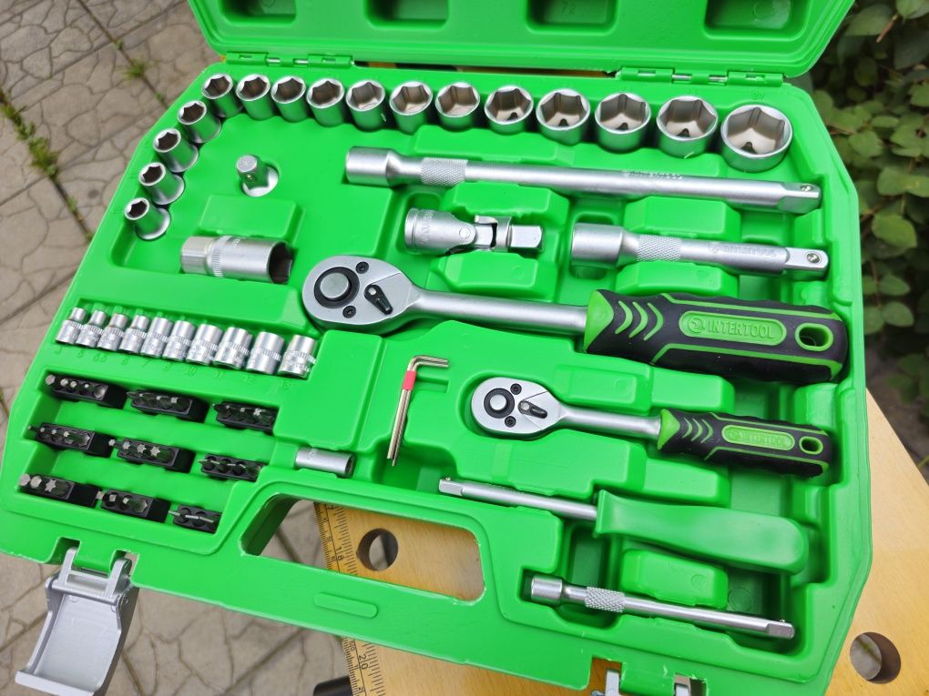 Набор инструментов Головок Intertool 72ед. Новый Трещет.72зуб.1/2, 1/4
