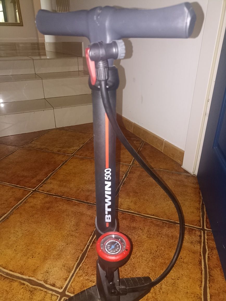 Pompka do roweru z manometrem