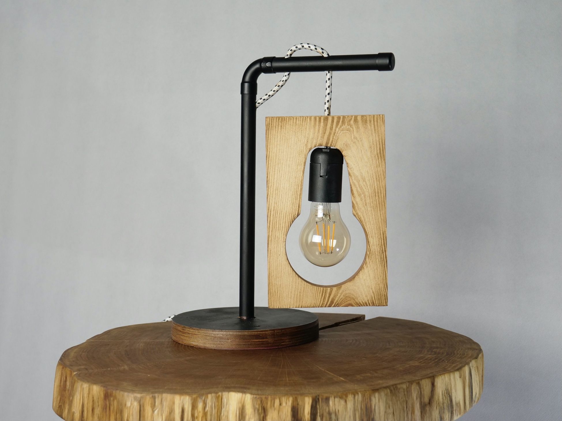 Drewniana lampka nocna LOFT