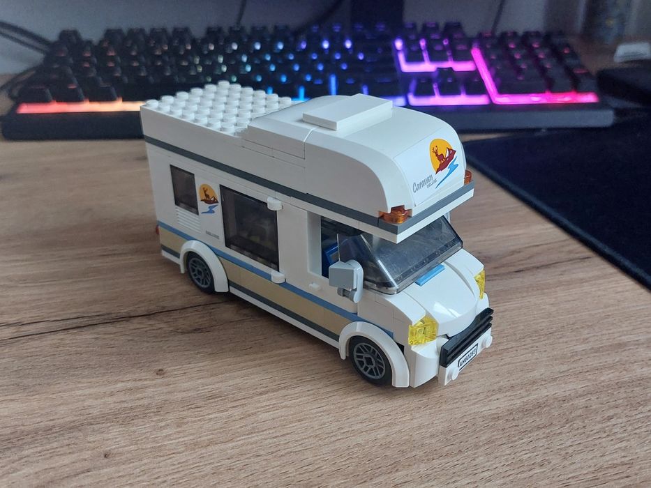 Lego City 60283 Wakacyjny Kamper