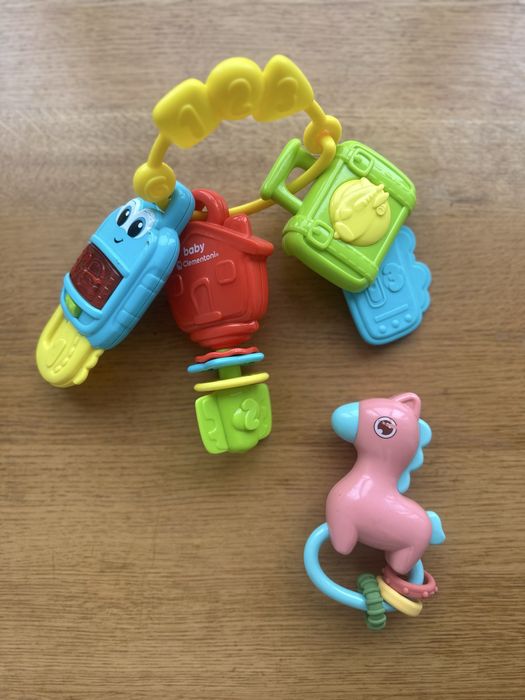 Іграшка бряскальце для немовлят Clementoni