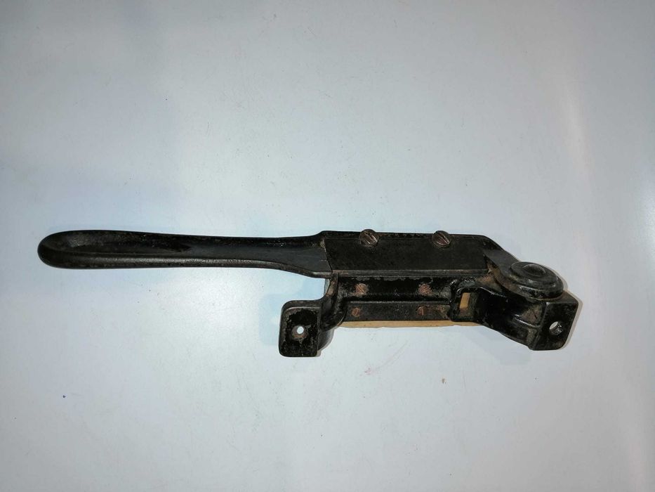 Guilhotinas de mesa antigas em ferro e madeira