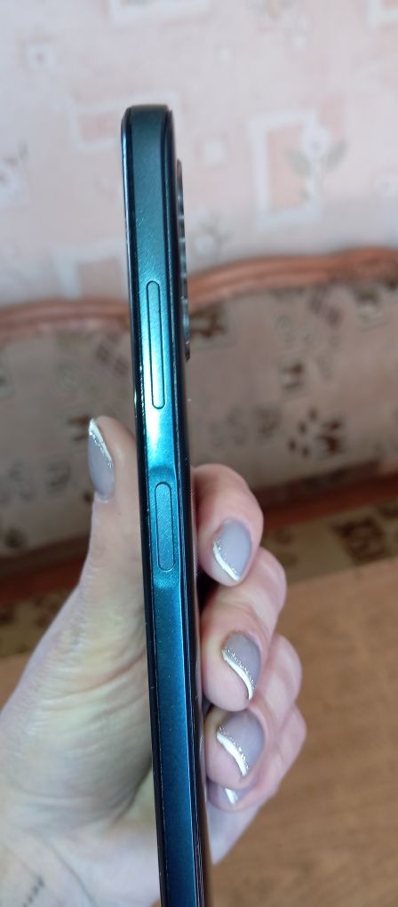 Nokia G21 4/128GB Б/У. Симку не видит. И потек чуть экран. А так все р