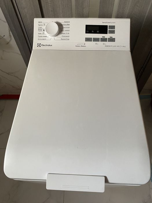 Продається вертикальна пральна машинка Electrolux на 6 кг.
