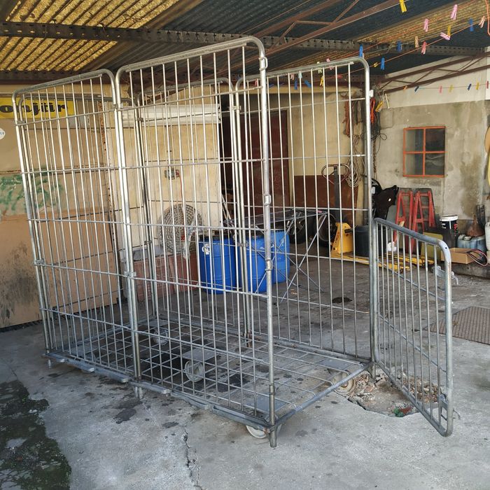 Cesto metálico em grades