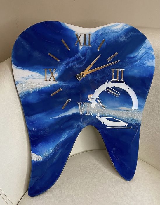 Годинник з епоксидної смоли