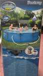 Piscina desmontável com motor novo