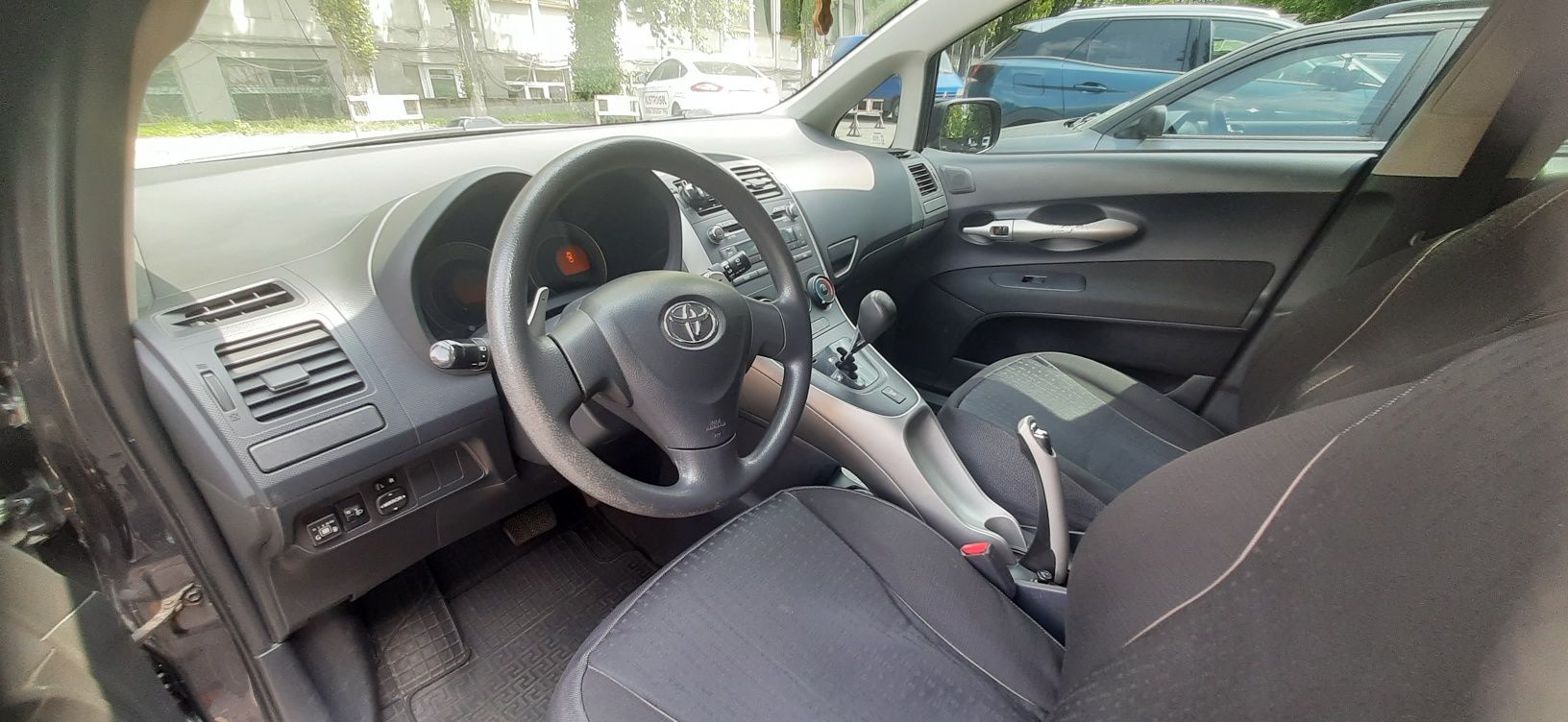 Toyota auris 2008 року