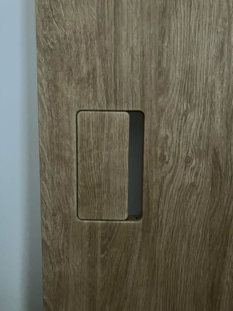 Ergonomiczny blat do biurka z ładowarką podblatową