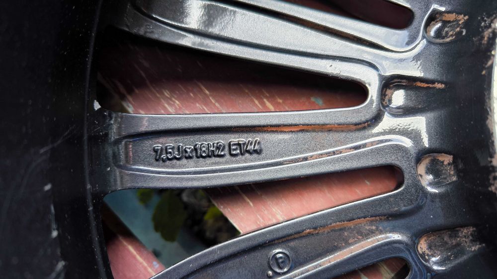 Продам диски на Mercedes R18