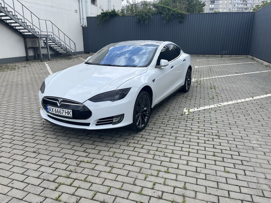 Tesla S 85 квт полный привод пневма
