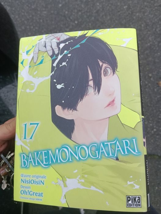 Livro de manga bakemonogatari