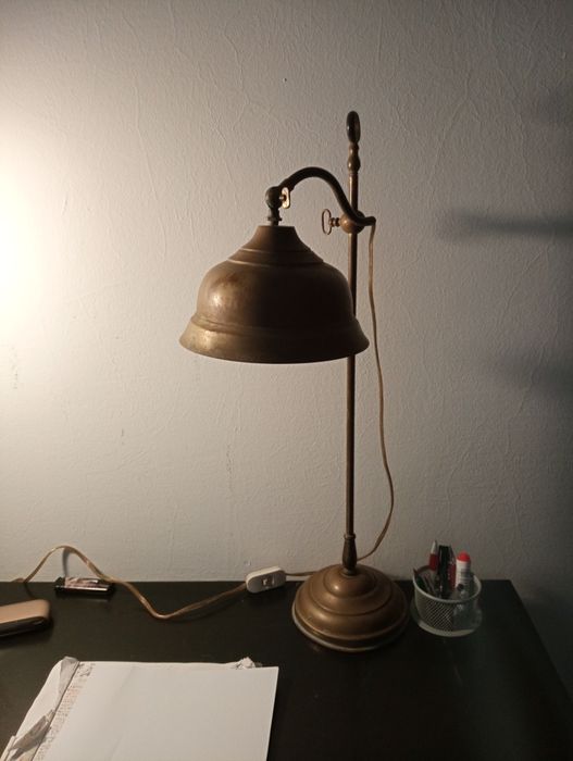 Candeeiro de mesa antigo em bronze ou latão - Vintage	Art deco*