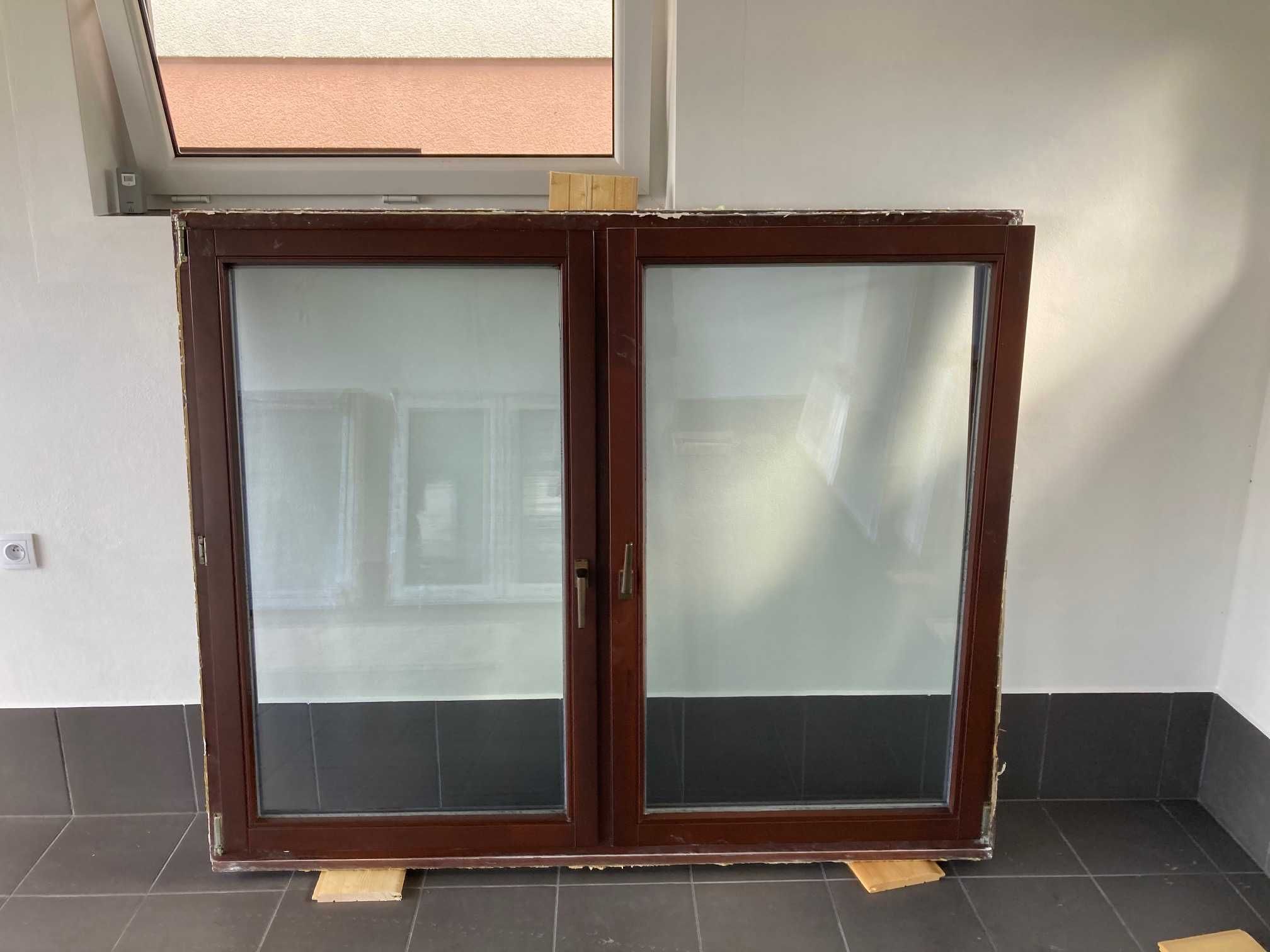Okno dzielone drewniane z drewna sosnowego 176 x145 cm