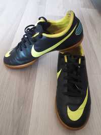 Buty sportowe piłkarskie halówki piłka nożna  Nike Mercurial roz. 33,5