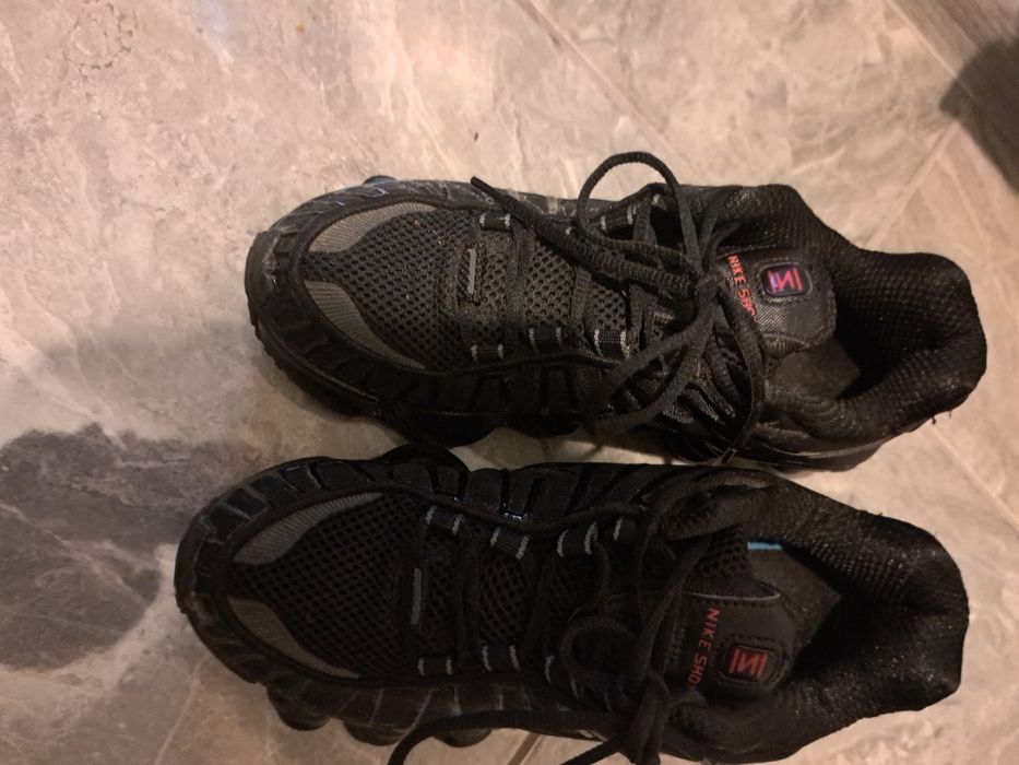 Sprzedam buty  Nike shock damskie