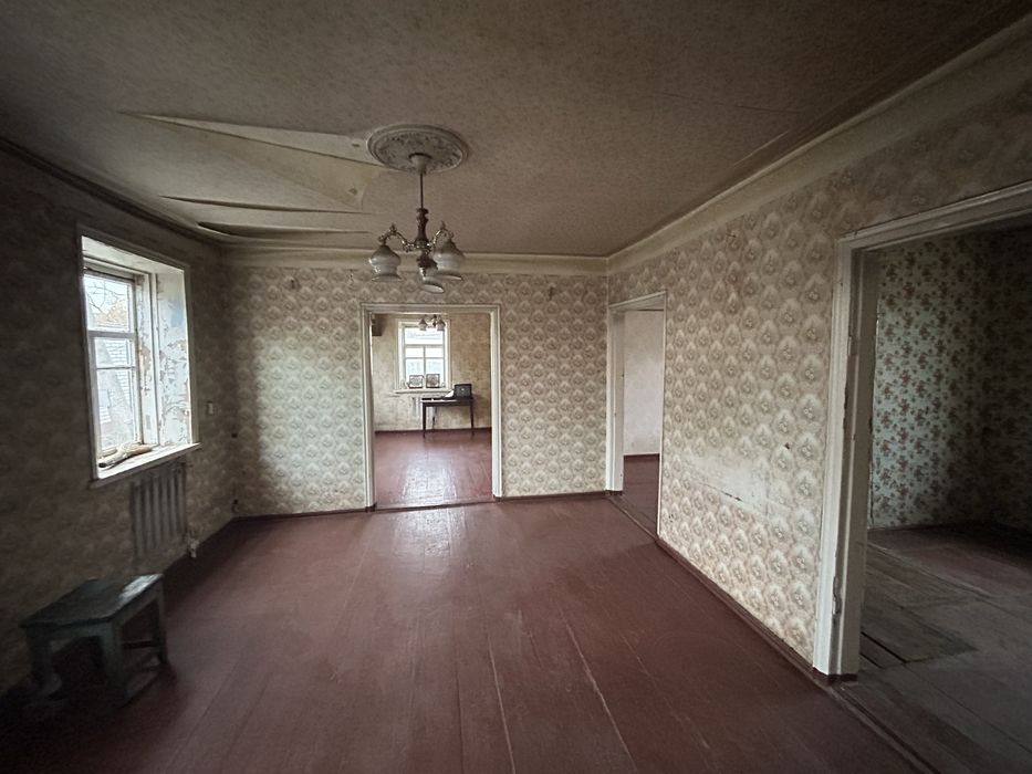 Продається будинок Городище(центр),вулиця паралельна  центральній