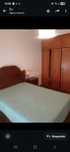 Cama corpo e meio. 140×180 + estrado + colchão + mesas de cabeceira