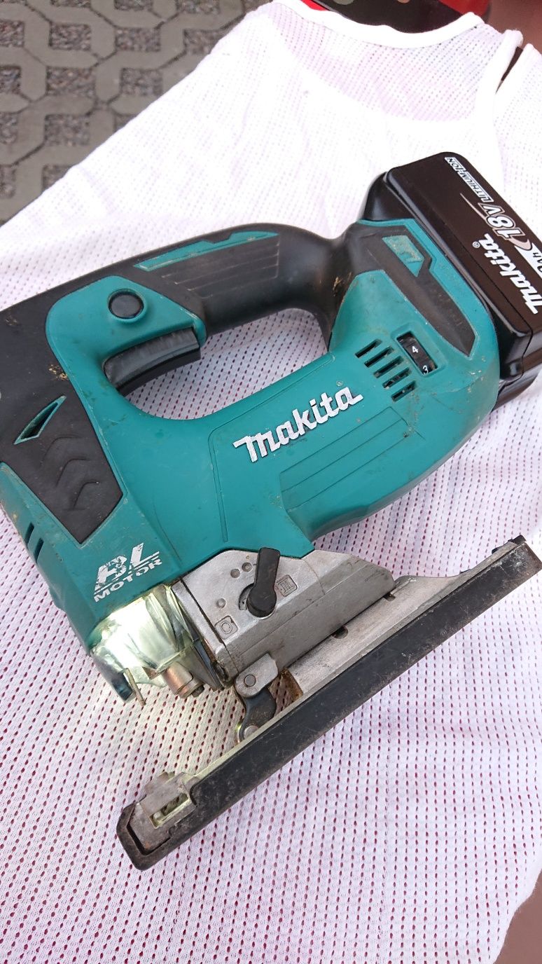 Wyrzynarka Makita DJV182